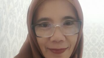 Keluarga Dewi Wartawan Dukung Pemilu 2024 di TPS 20 Kelurahan Campaka Andir