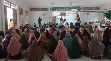 Pj Bupati Taufik bersama Bupati Terpilih Salim Fakhry Memberikan Bantuan  Banjir di Desa Kuning I